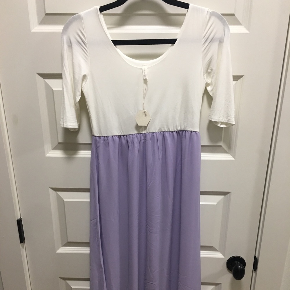Maxi maternity dresses